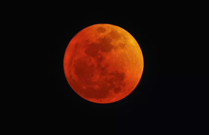 Ολική έκλειψη Σελήνης: Έρχεται το «ματωμένο φεγγάρι» στις 16 Μαΐου