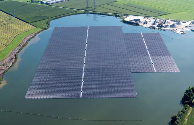 Πορτογαλία: Το μεγαλύτερο πλωτό ηλιακό πάρκο της Ευρώπης θα τεθεί σε λειτουργία τον Ιούλιο 