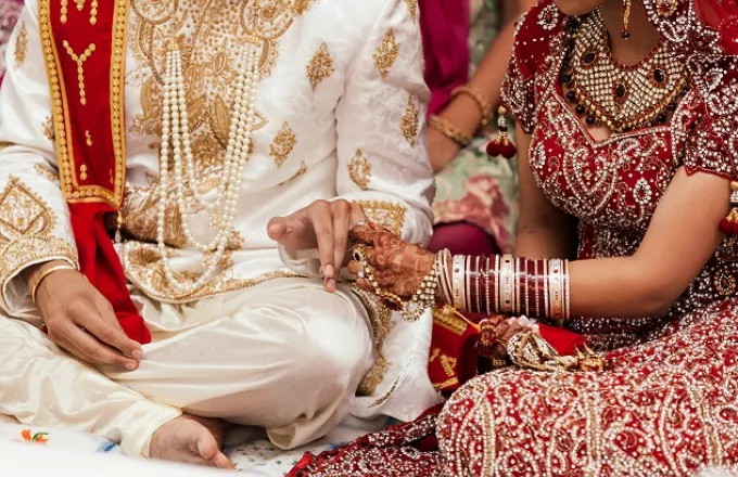 Ινδία: Μηνύουν τον γιο και την νύφη τους γιατί θέλουν εγγόνι αλλιώς ζητούν αποζημίωση $650.000