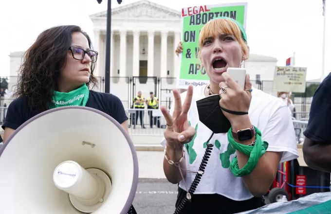 ΗΠΑ: Διαδηλωτές υπέρ και κατά της άμβλωσης έξω από το Ανώτατο Δικαστήριο 