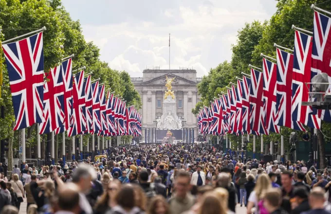 Σε εορταστικό κλίμα η Βρετανία για το Πλατινένιο Ιωβηλαίο της βασίλισσας Ελισάβετ-Δείτε φωτογραφίες