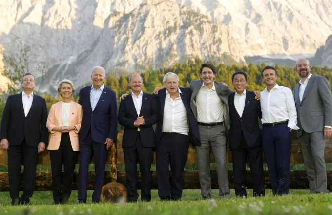 Οι ηγέτες της G7 με φόντο τις βουνοκορφές