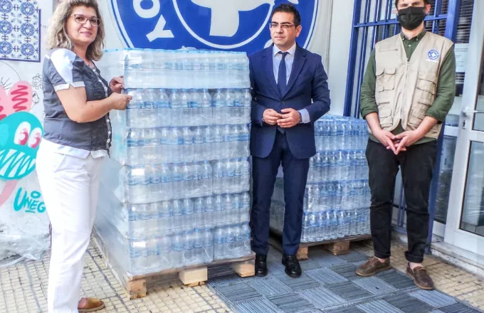 Γιατροί του Κόσμου: Δωρεάν μπουκάλια με νερό σε άστεγους με πρωτοβουλία του Μεγάρου Μαξίμου