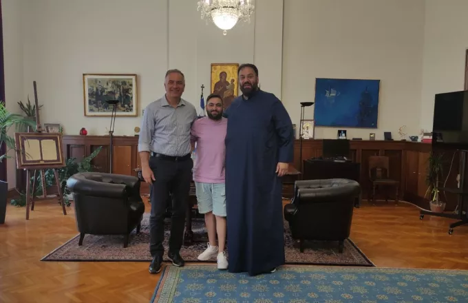 Ο υφυπουργός μαζί με τον πατέρα Αθηναγόρα και τον Σελίμ