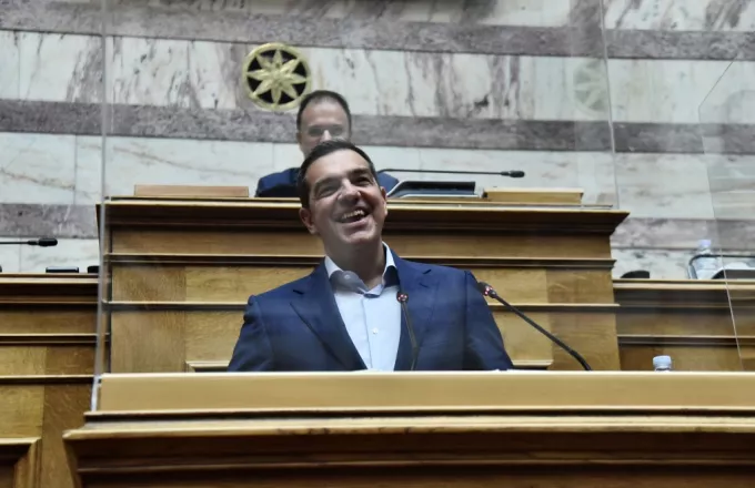 Ο πρόεδρος του ΣΥΡΙΖΑ Αλέξης Τσίπρας στην κοινοβουλευτική του ομάδα.