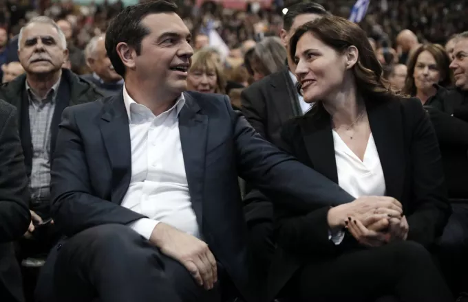 O πρόεδρος του ΣΥΡΙΖΑ και η κυρία Μπέττυ Μπαζιάνα