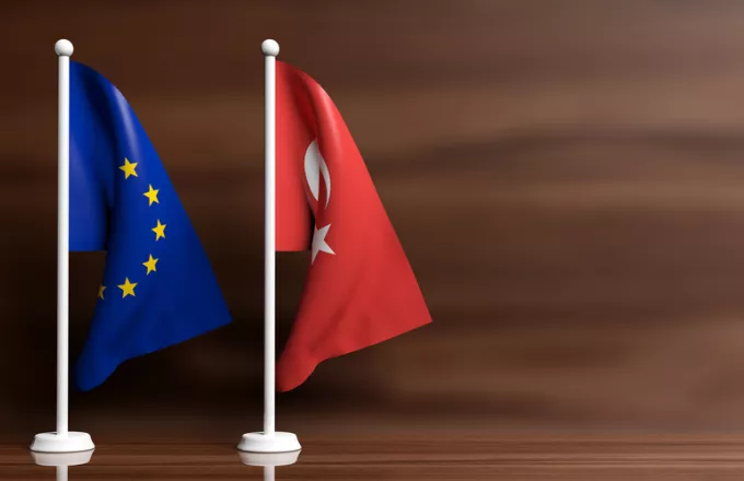 Σημαίες της Ευρωπαϊκής Ένωσης και της Τουρκίας 