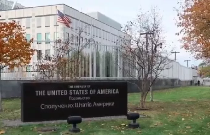Ουκρανικά ΜΜΕ: «Βομβαρδισμό της πρεσβείας των ΗΠΑ στο Κίεβο ζητά η ρωσική Δούμα»