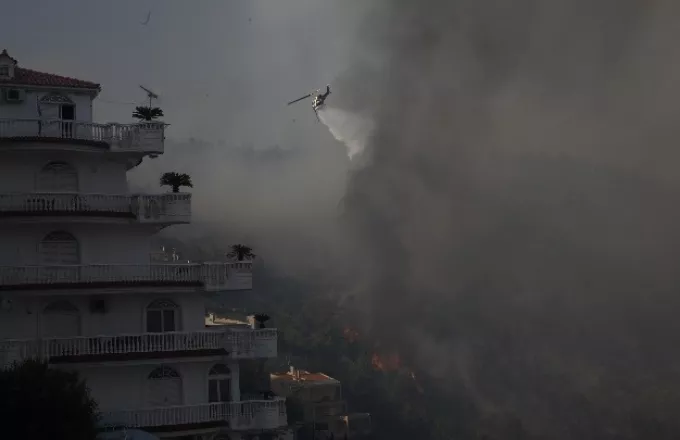 Βελτιωμένη η εικόνα από την πυρκαγιά στην Άνω Βούλα
