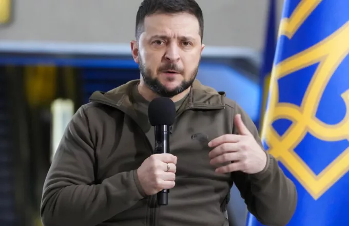 Ζελένσκι: Παραδέχτηκε ότι ο στρατός αποσύρθηκε από το Λισιτσάνσκ αλλά υπόσχεται ότι «θα επιστρέψει»