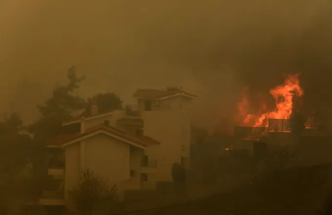 Φωτιά στην Πεντέλη: Εντολή εκκένωσης και στην Ανθούσα