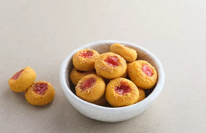Μπισκότα γεμιστά με cheesecake φράουλα-λεμόνι