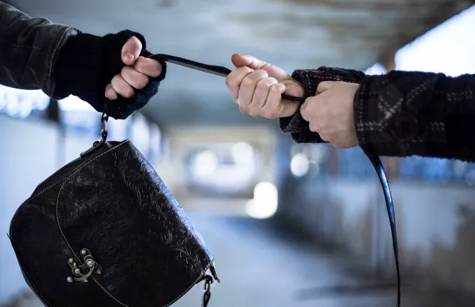 Δήμος Συκεών: 49χρονη έκλεψε το τσαντάκι με τα 6.000 ευρώ