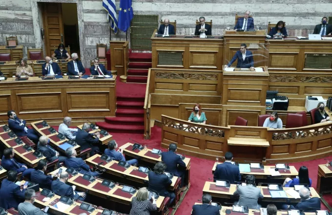 Τσίπρας και Μητσοτάκης στην Βουλή