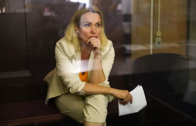 Ρωσία - Marina Ovsyannikova: Σε κατ’ οίκον περιορισμό η δημοσιογράφος