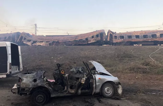 Πυραυλικό χτύπημα σε τρένο στην Ουκρανία