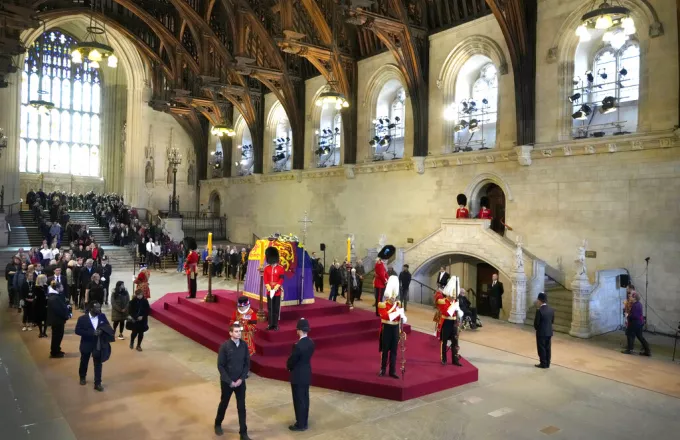 Κηδεία βασίλισσας Ελισσάβετ: Οι θέσεις που θα κάτσουν τα εγγόνια στην αγρυπνία