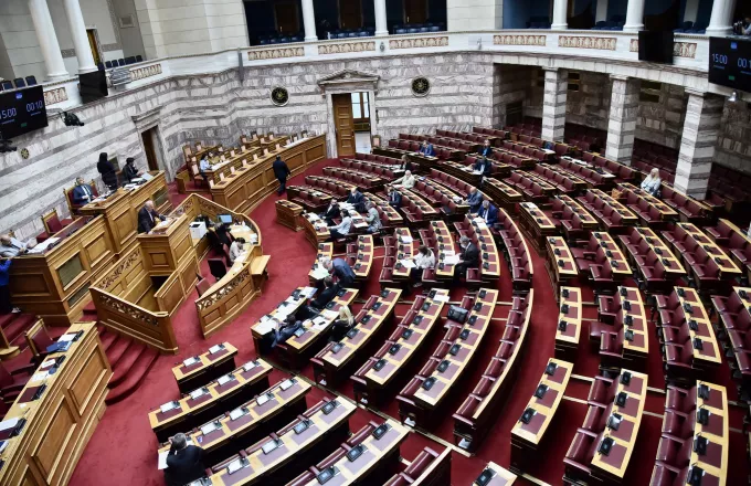 Aπόρριψη της πρότασης δυσπιστίας: Τα «ταμείο» που κάνουν ΝΔ και ΣΥΡΙΖΑ