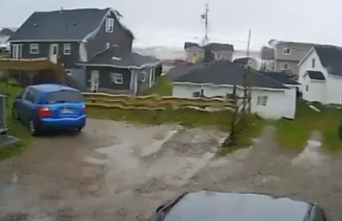 Κυκλώνας Φιόνα: Xτύπησε τις ανατολικές ακτές του Καναδά: Παρασύρθηκαν 2 γυναίκες