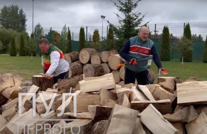 Ο Λουκασένκο ειρωνεύεται την Ευρώπη: Kόβω ξύλα για να μην πεθάνετε από κρύο