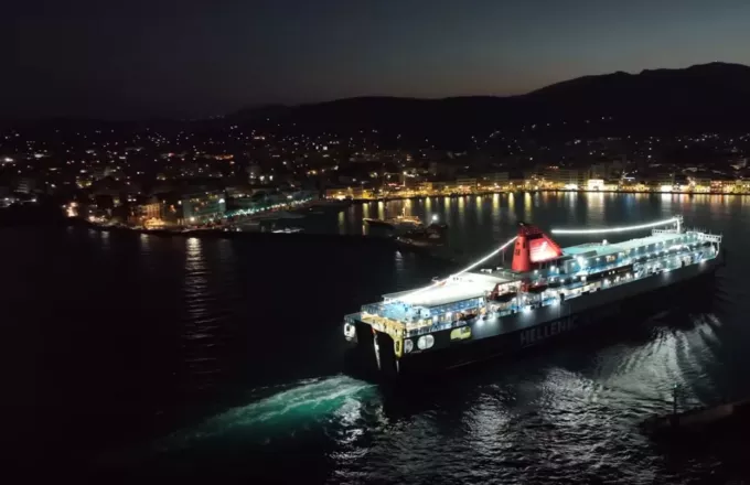 Νήσος Σάμος στο λιμάνι της Χίου: Εντυπωσιακές νυχτερινές μανούβρες