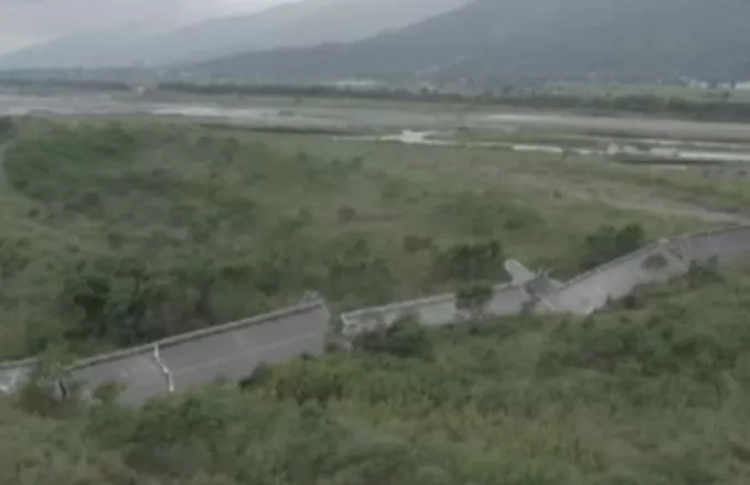 Γκρεμισμένη γέφυρα στην Ταϊβάν