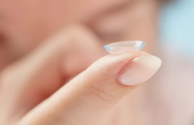ΗΠΑ: 23 «ξεχασμένους» φακούς επαφής αφαίρεσε από μάτι ασθενή οφθαλμίατρος