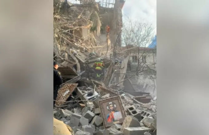 Ζαπορίζια: Χάος σε σπίτι λίγο μετά το βομβαρδισμούς – Βίντεο – Φωτό 