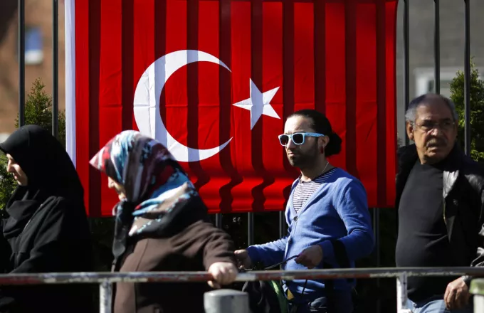 Κυνηγημένοι από τον Ερντογάν: Όλο και περισσότεροι Τούρκοι καταφεύγουν στη Γερμανία