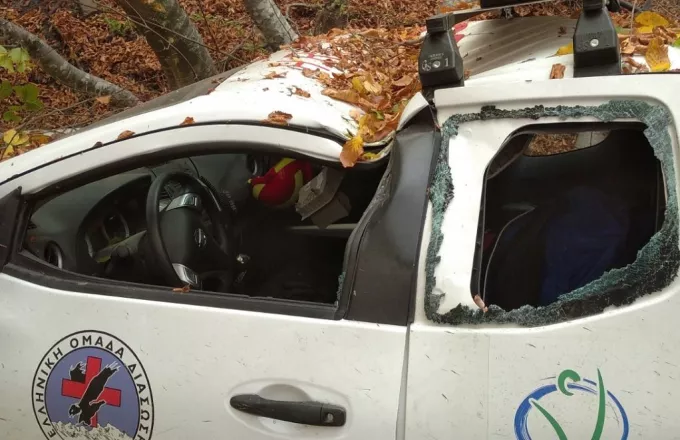 Φωτιά- Παπίκιο Όρος: Εθελοντής καταπλακώθηκε από δέντρα και τραυματίστηκε