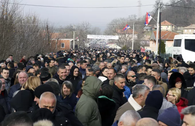 Κόσοβο: Χιλιάδες Σέρβοι στους δρόμους για την απόσυρση αστυνομικών δυνάμεων