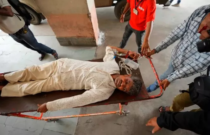 Ινδία: Δεκάδες νεκροί μετά από κατανάλωση νοθευμένου αλκοόλ 