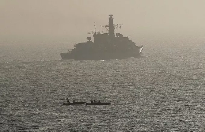 Ιρανικό σκάφος κοντά σε αμερικανικά πλοία στα Στενά του Ορμούζ