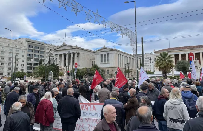 Αθήνα: Παναττικό συλλαλητήριο αυτή την ώρα στο κέντρο