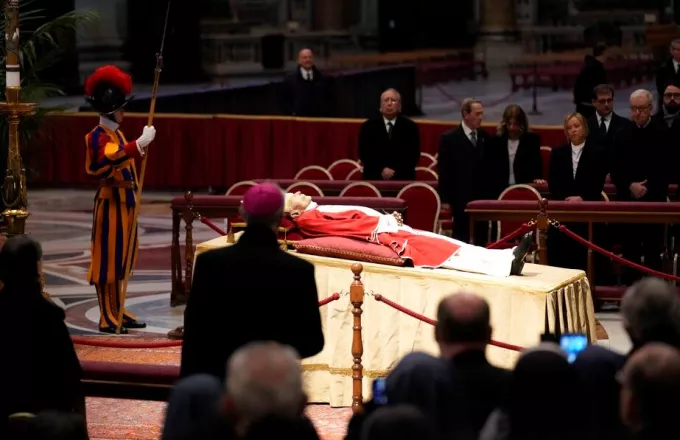 Παπας Βενεδικτος κηδεία 