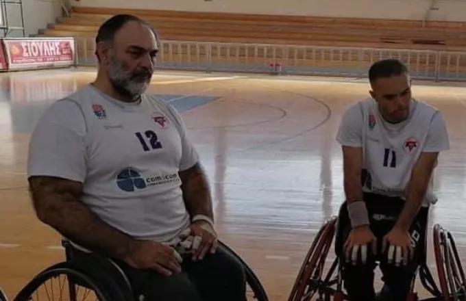 Aγωνίστηκε με αναπηρικό αμαξίδιο δίπλα στον παραολυμπιονίκη πατέρα του