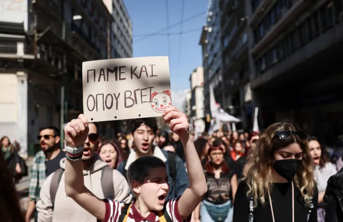 Συγκέντρωση μαθητών αυτήν την ώρα στο Δημοτικό Θέατρο Πειραιά - Κλειστή η Ηρωών Πολυτεχνείου