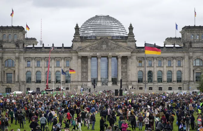 Γερμανία: Συνδικάτα καλούν σε απεργία για μεταφορές και ναυτιλία τη Δευτέρα