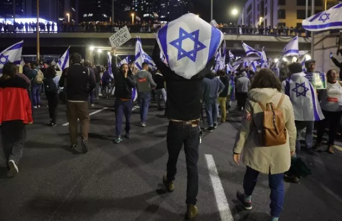 Διαδηλώσεις στο Ισραήλ κατά της αποπομπής του υπουργού Άμυνας