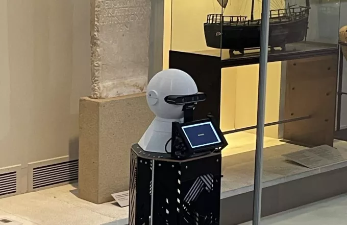 Θεσσαλονίκη: Ρομπότ πιάνει κουβέντα με επισκέπτες του αρχαιολογικού μουσείου
