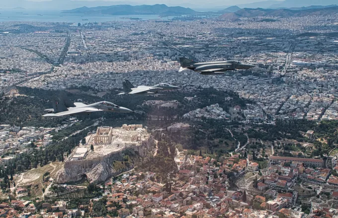 «Ηνίοχος 2023»: Αεροσκάφη της Πολεμικής Αεροπορίας «σάρωσαν» την Ακρόπολη