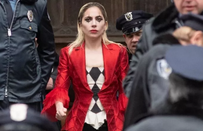 «Joker: Folie à Deux»: Η Lady Gaga στα διάσημα σκαλιά της Νέας Υόρκης