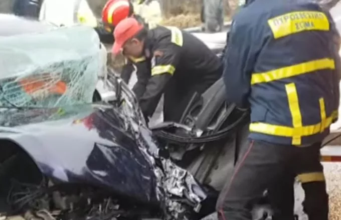 Τροχαίο ατύχημα στην Αττική Οδό: Η πυροσβεστική απεγκλώβισε τραυματισμένη γυναίκα 