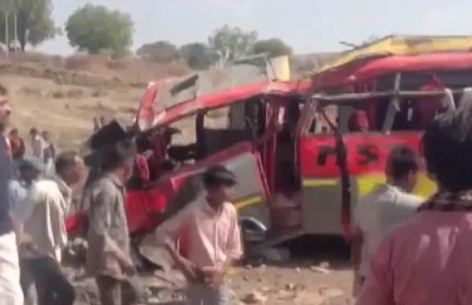 Ινδία: Πτώση λεωφορείου από γέφυρα – Τουλάχιστον 24 νεκροί