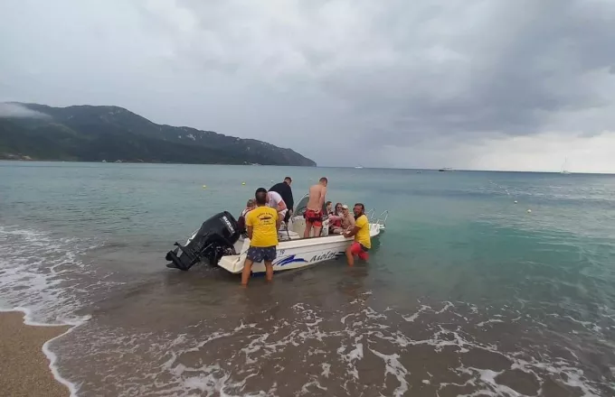 Η κακοκαιρία Petar «xτυπά» την Κέρκυρα - Απεγκλωβίστηκαν 10 τουρίστες από παραλία του νησιού | ΣΚΑΪ