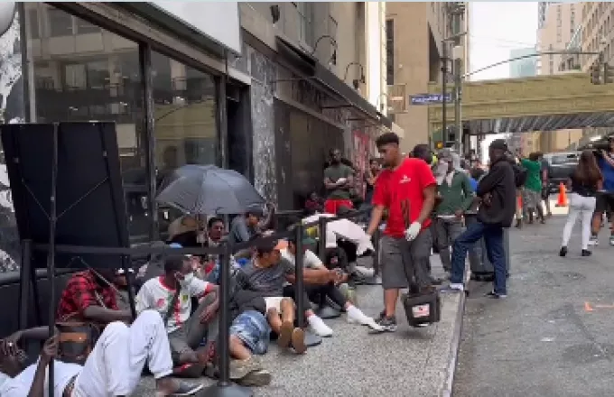Νέα Υόρκη: Αιτούντες άσυλο κοιμούνται στα πεζοδρόμια | ΣΚΑΪ