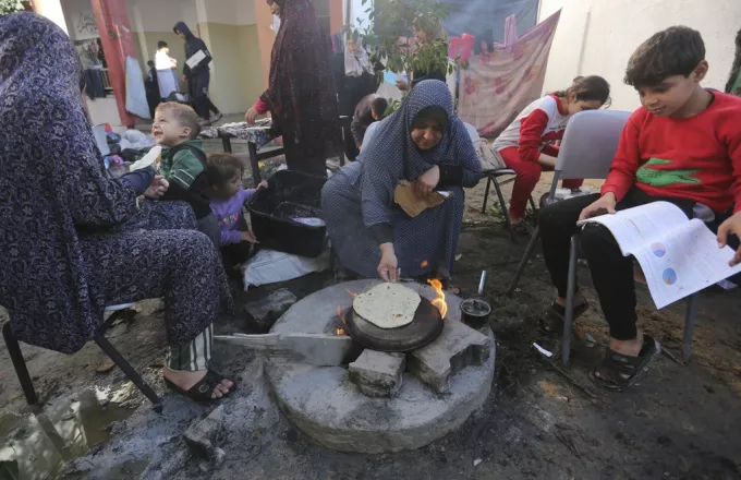 Γάζα: Σπάνιο το ψωμί στον θύλακα έπειτα από τους βομβαρδισμούς 