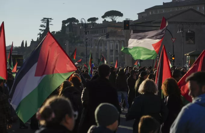 Περίπου 2.000 άνθρωποι σε πορείες υπέρ παλαιστινιακού λαού σε Ρώμη και Μιλάνο