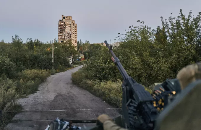 Η Ολλανδία θα δώσει 350 εκατ. δολάρια για πυρομαχικά και drones για τον ουκρανικό στρατό