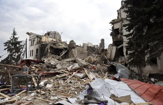 Oυκρανία: Περίπου 5.000 άμαχοι νεκροί στην Μαριούπολη λέει ο δήμαρχος που έβαλαν οι Ρώσοι